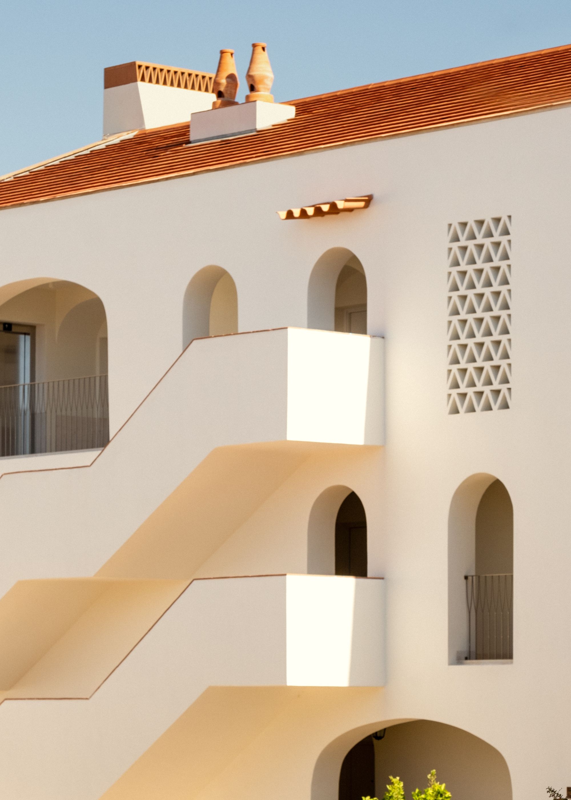 Staircases leading to the different rooms at the Viceroy hotel with the view of the roof terracotta and white walls