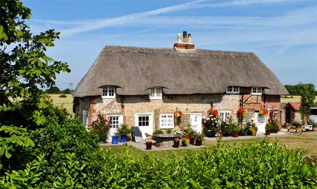 Chichester thatched cottage for sale