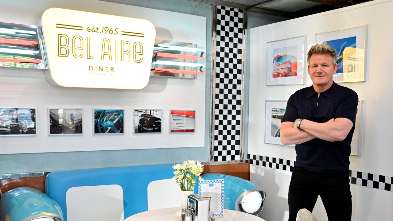 Gordon Ramsay at Bel Aire Diner in the season premiere of Kitchen Nightmares season 8