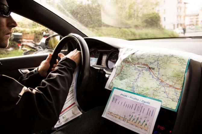 Eric Wohlberg keeps his logistical tools close in the team car during the Klasika Primavera de Amorebieta