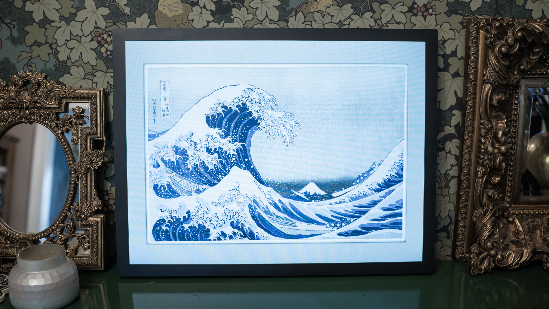 MorningBlues T2 displaying artwork of Japanese wave