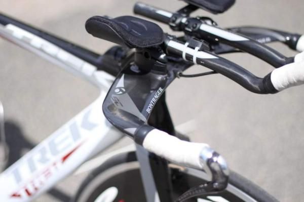 Two small lengths of shifter cable run from the extensions to the base bar.