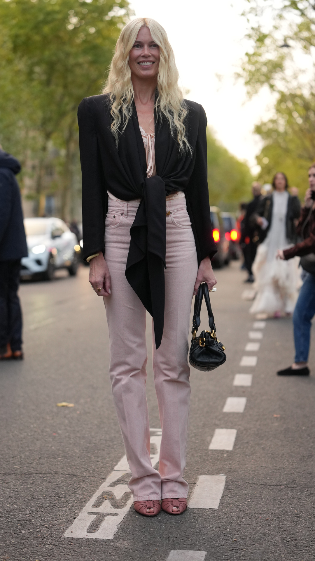 Claudia Schiffer street style Chlo&amp;eacute; peep toe sandals