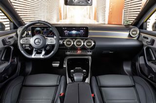 Mercedes-AMG A 35 (W177), Leder zweifarbig titangrau pearl/schwarz, Kraftstoffverbrauch kombiniert: xxx l/100 km, CO2-Emissionen kombiniert: xxx g/km // Mercedes-AMG A 35 (W177), Leather tita