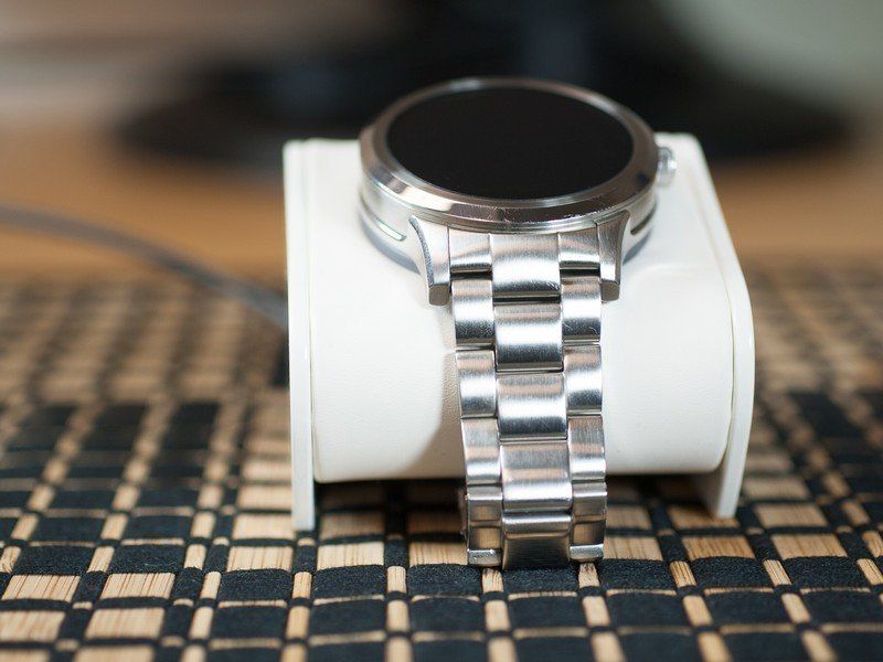 Fossil Q Founder and charger