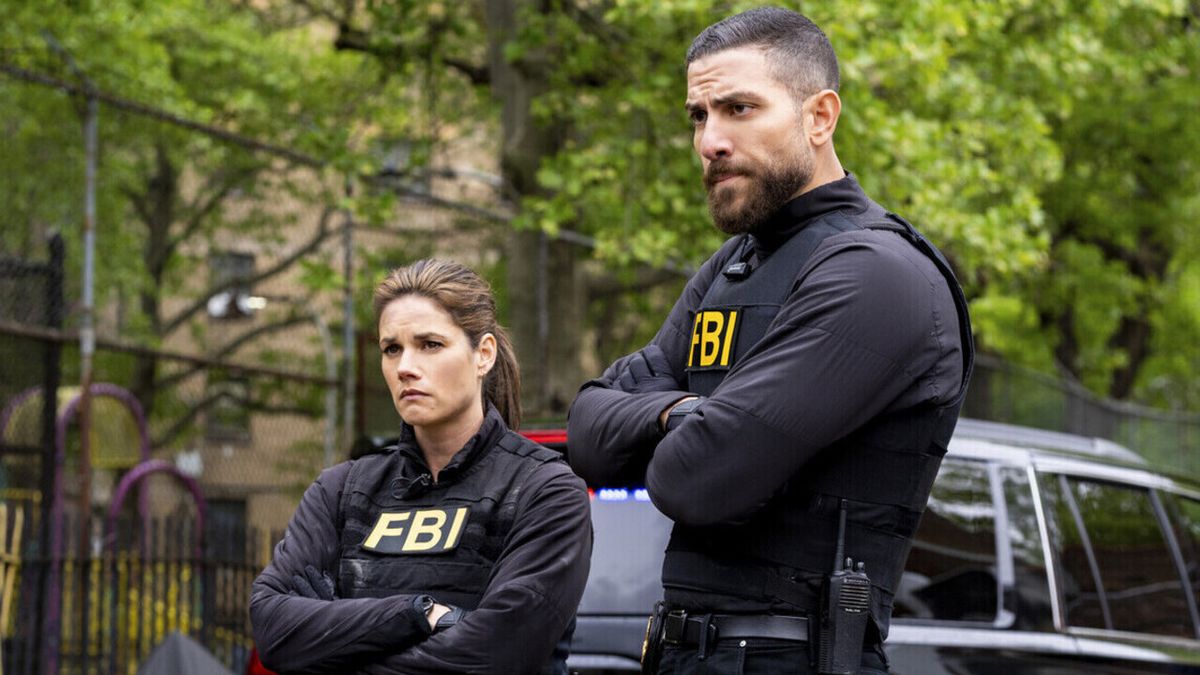 Maggie and OA in <b>FBI</b>&apos;s Season 5 finale.