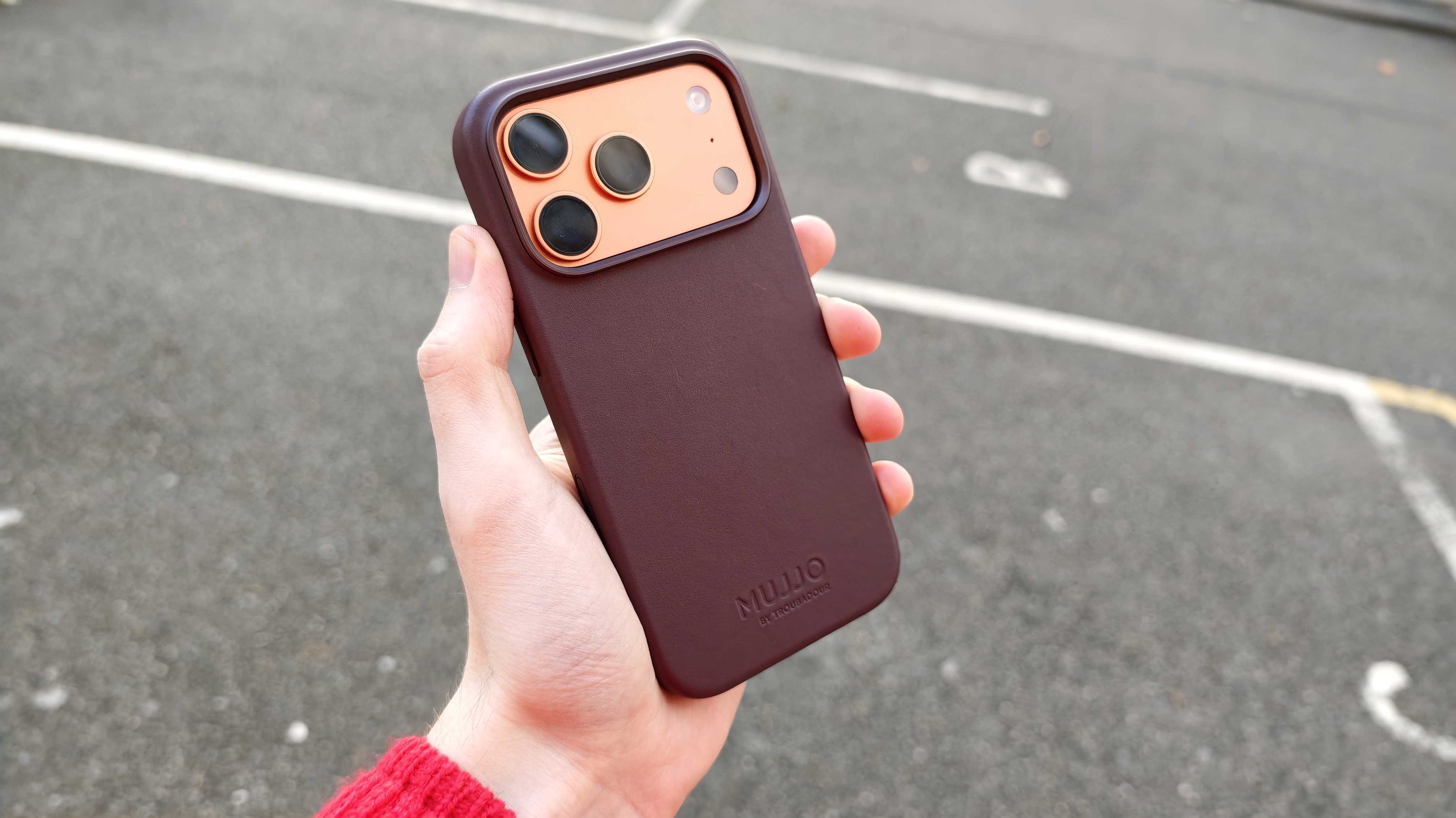 The Mujjo Full Leather case for iPhone 17 Pro