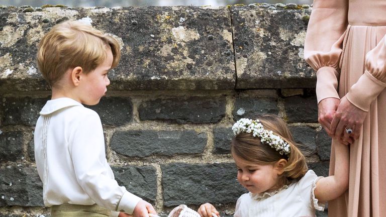 Child, Dress, Hair accessory, Headpiece, Toddler, Photography, Gesture, Sibling,