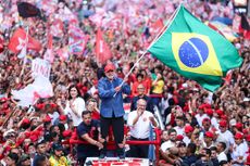 Luiz In&aacute;cio Lula Da Silva waving a Brazil flag &ndash;&nbsp;Brazilian stocks fell after his election victory