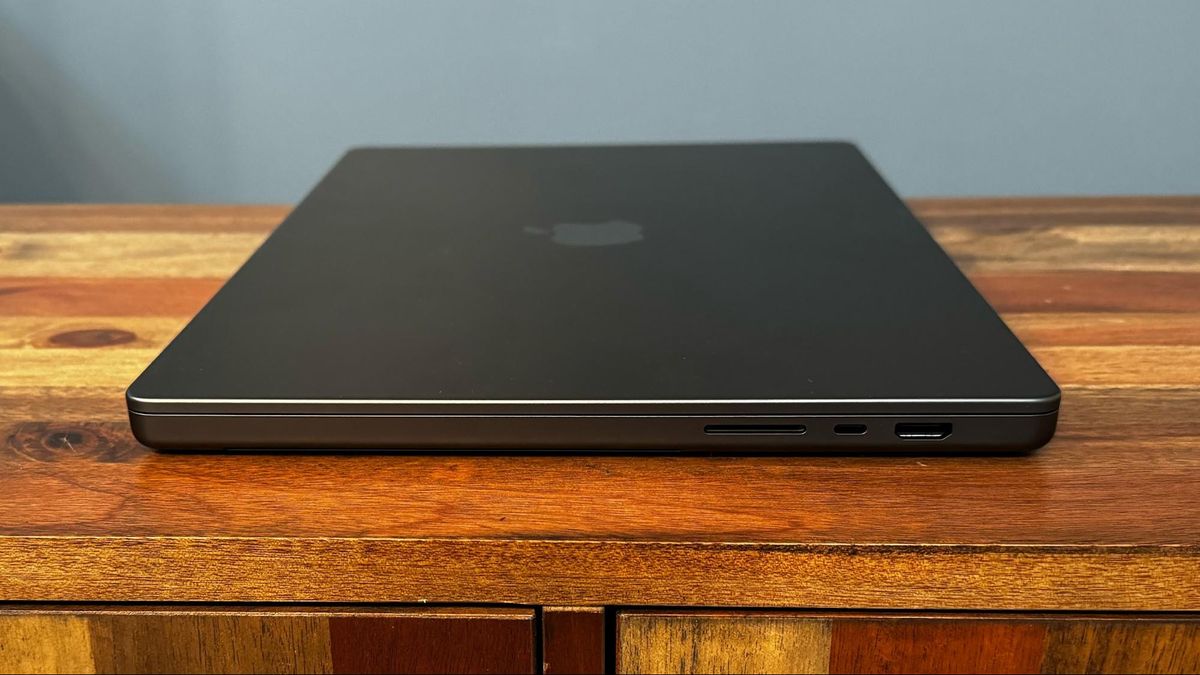 Apple MacBook Pro 16 (Late 2023)