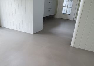 how to level a floor with a floor screed