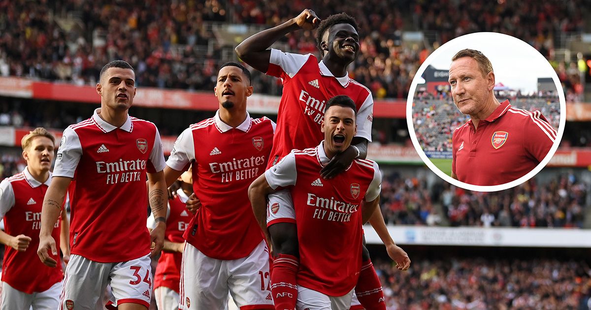 Gabriel Martinelli of Arsenal celebrates with teammates after scoring their team&#039;s first goal during the Premier League match between Arsenal FC and Liverpool FC at Emirates Stadium on October 09, 2022 in London, England.