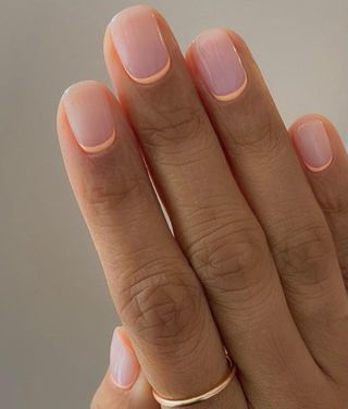 @rochellehumes peach manicure