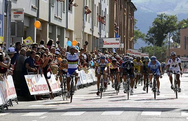 Paolo Bettini (Quick.Step-Innergetic) wins stage 3.