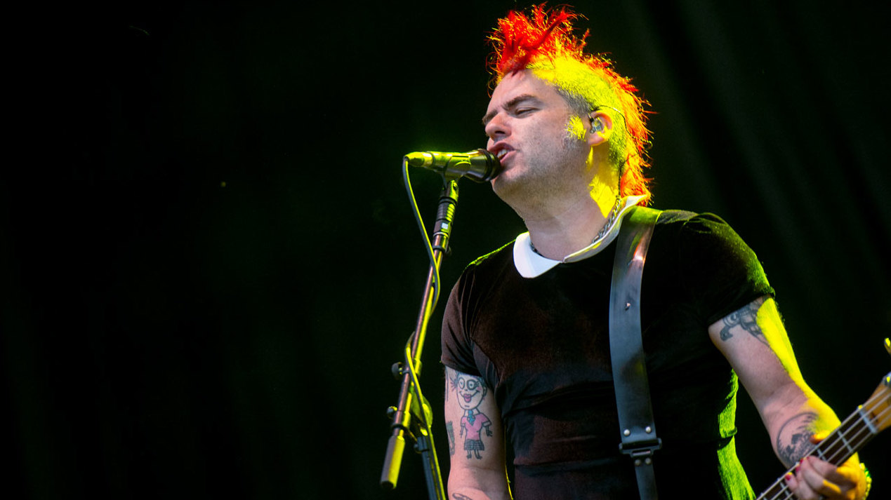 A picture of NOFX frontman &#039;Fat&#039; Mike Burkett performing at Download 2016