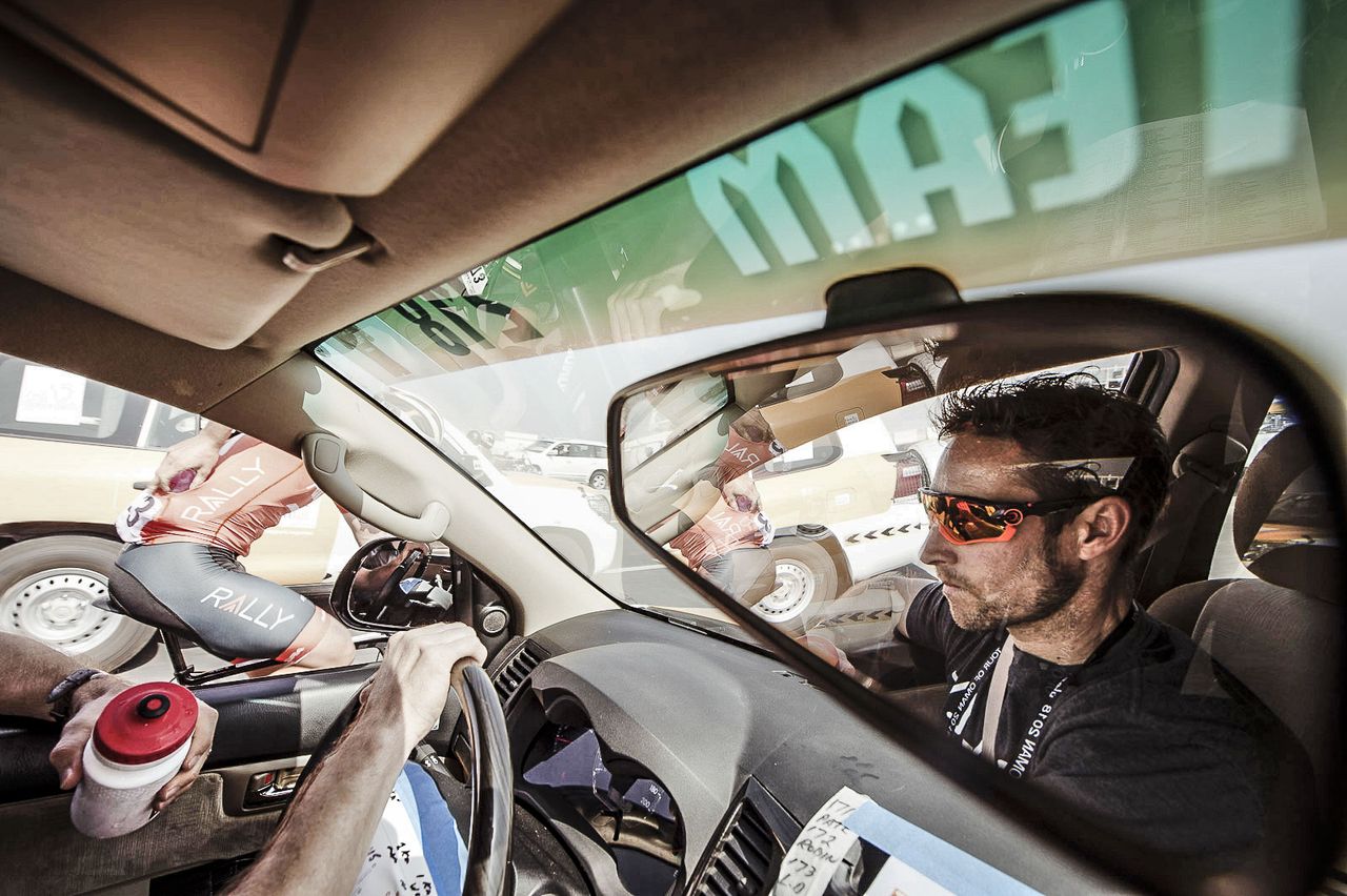 It's thirsty work! 30km (not the standard 50km - due to the higher temperatures in Oman) into the race Eric Wohlberg Rally Team Director hands out water bottles to USA's Brad Huff.
