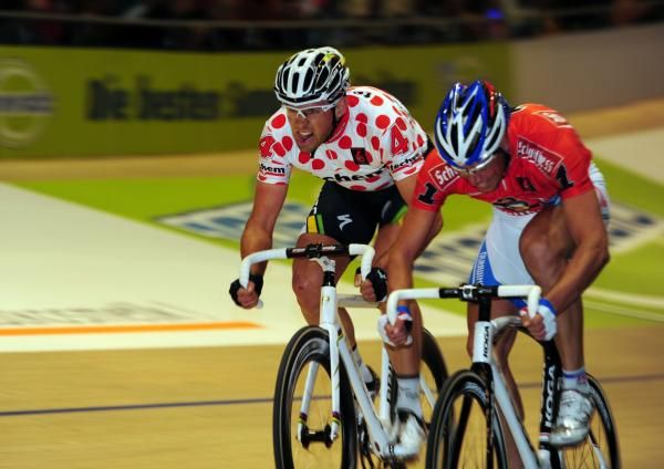 Rasmussen and Kluge battle it out in the first Madison.