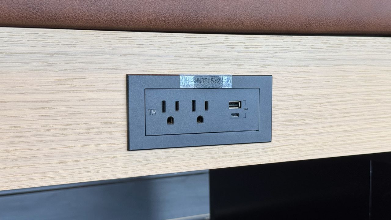 The new United Club at Denver International Airport Terminal B, near Gate 32.