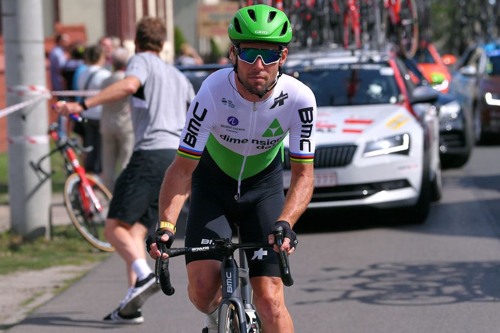 Mark Cavendish gets up to speed after a mechanical during stage 2 in Poalnd