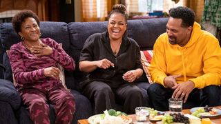 Wanda Sykes, Kim Fields and Mike Epps laughing as Lucretia, Regina and Bennie in the Upshaws