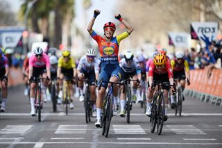 Elisa Balsamo celebrates her first victory of 2025