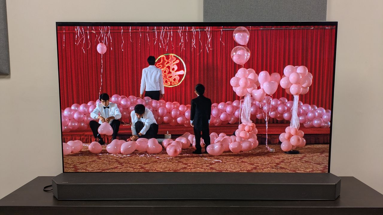 Yi Yi 4K Blu-ray on LG G5, showing Yang-Yang in front of red curtains