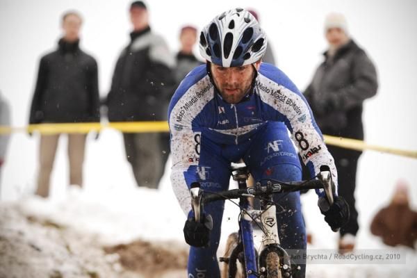 Vladimir Kyzivat began to close in on Kulhavy near the end.