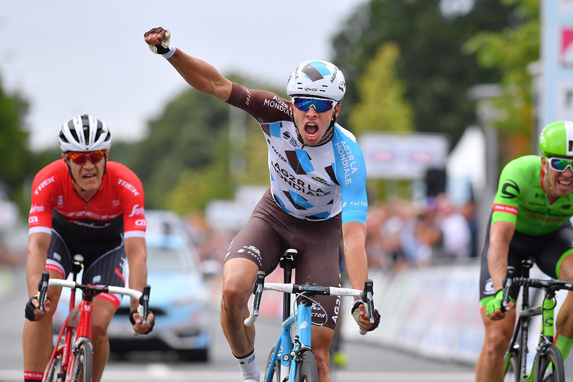 Oliver Naesen celebrates