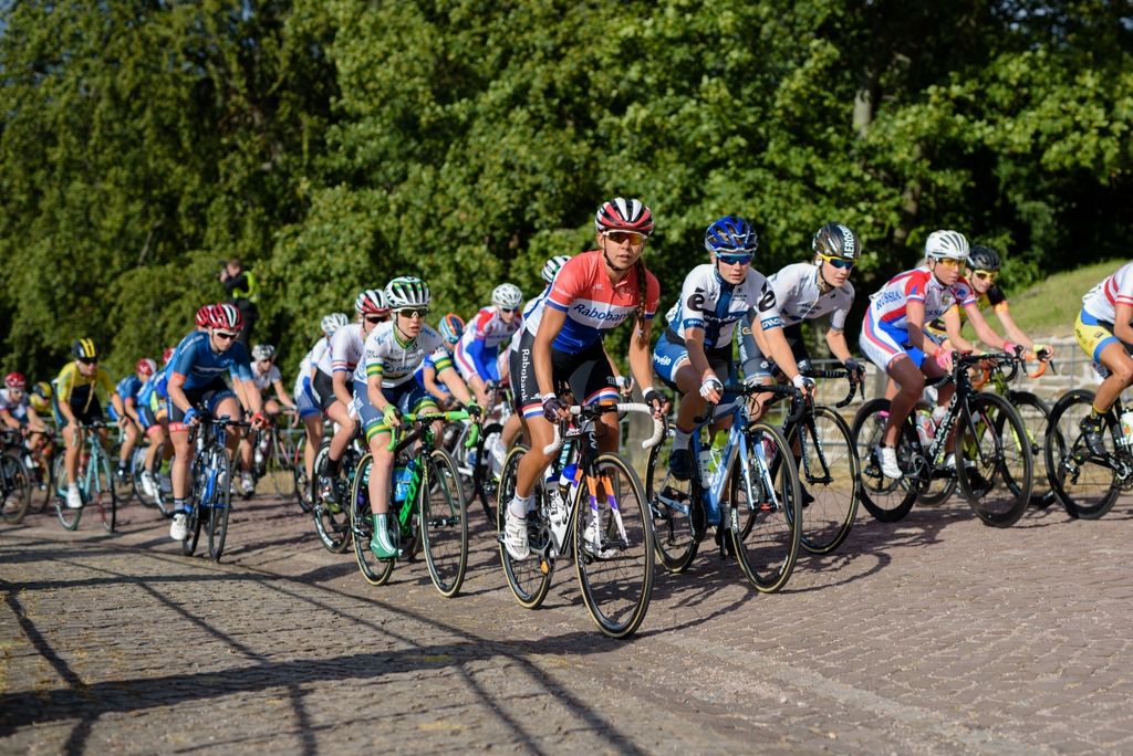 Lucinda Brand (Rabo-Liv) at the head of the peloton