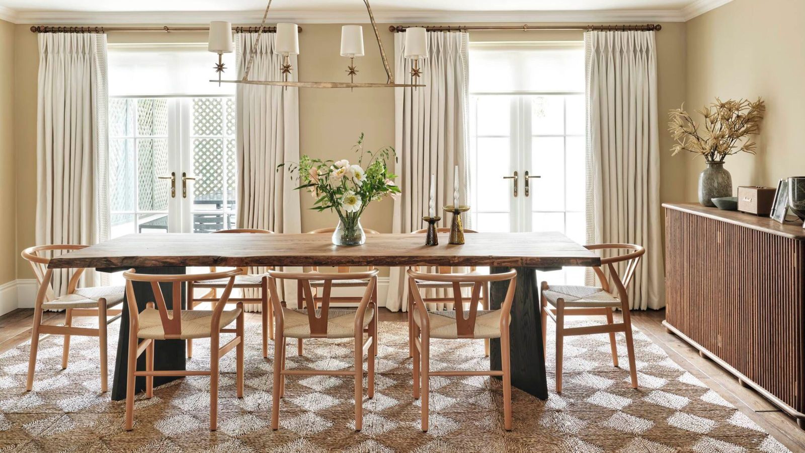 How to Choose Between a Round vs Rectangle Dining Table | Livingetc