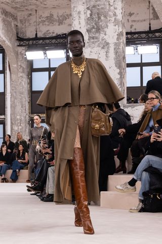 Chloé : Runway - Paris Fashion Week - Womenswear Fall/Winter 2024-2025