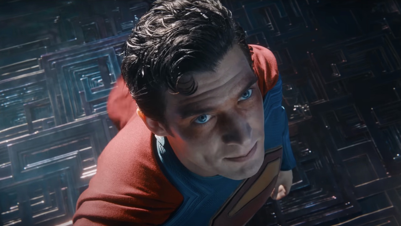 David Corenswet&#039;s Superman looking up