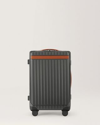 cFa8TTjiqxWCyKzssuzy4b-320-80 دليل محرر الموضة إلى الصيف في باريس: أكثر البقع الطنانة وما ترتديه لهم