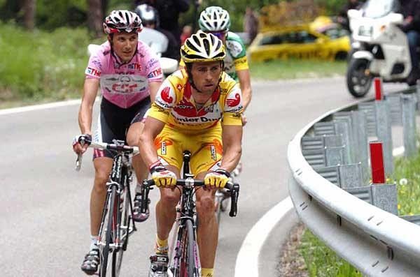 Gilberto Simoni does it tough ahead of Ivan Basso up Monte Bondone