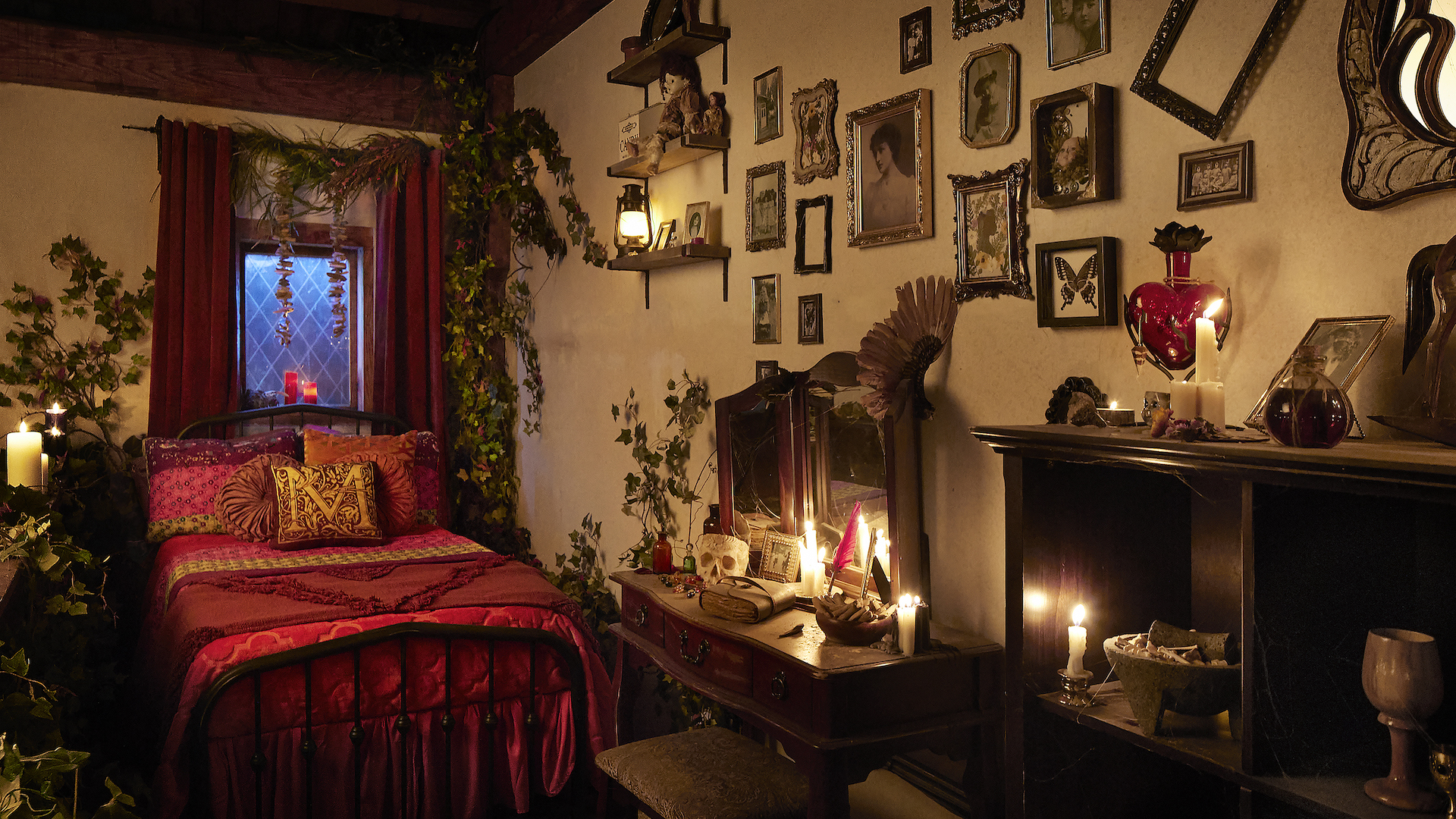 hocus pocus airbnb bedroom