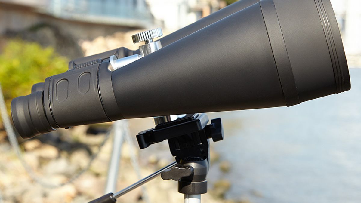 How to Hold Binoculars Steady Space