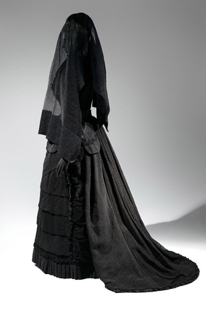 Death Becomes Her: A Century of Mourning Attire MET exhibition