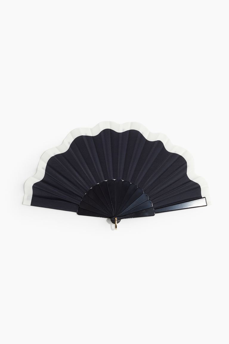 Scalloped-Edge Fan
