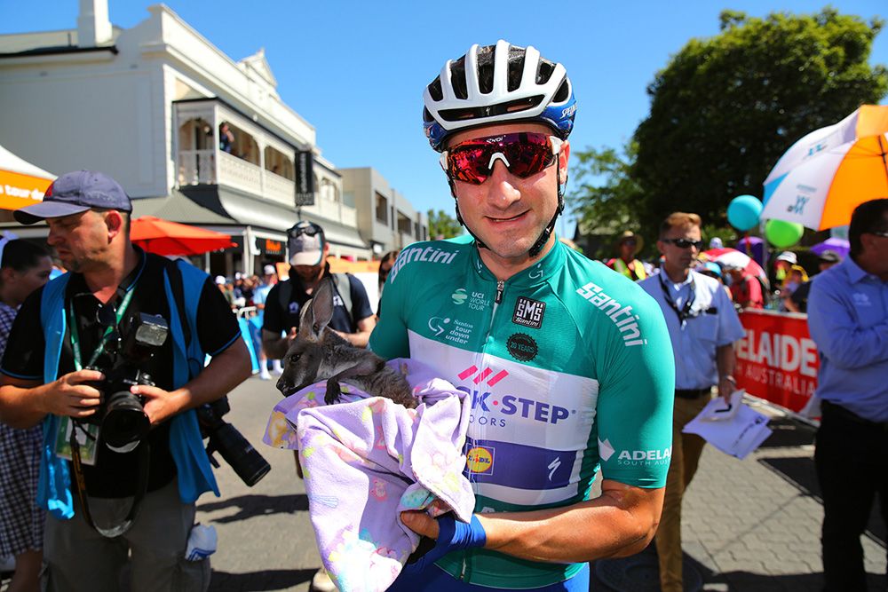 Elia Viviani (Quick-Step Floors) with a new friend