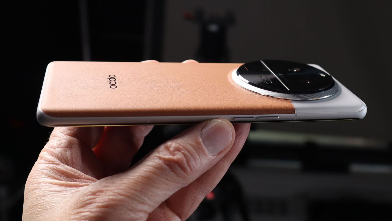 Oppo Find X6 Pro volume buttons