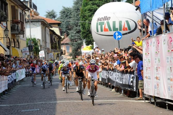 Marianne Vos (Rabobank LivGiant) dominated the sprint into the finish at Corbetta