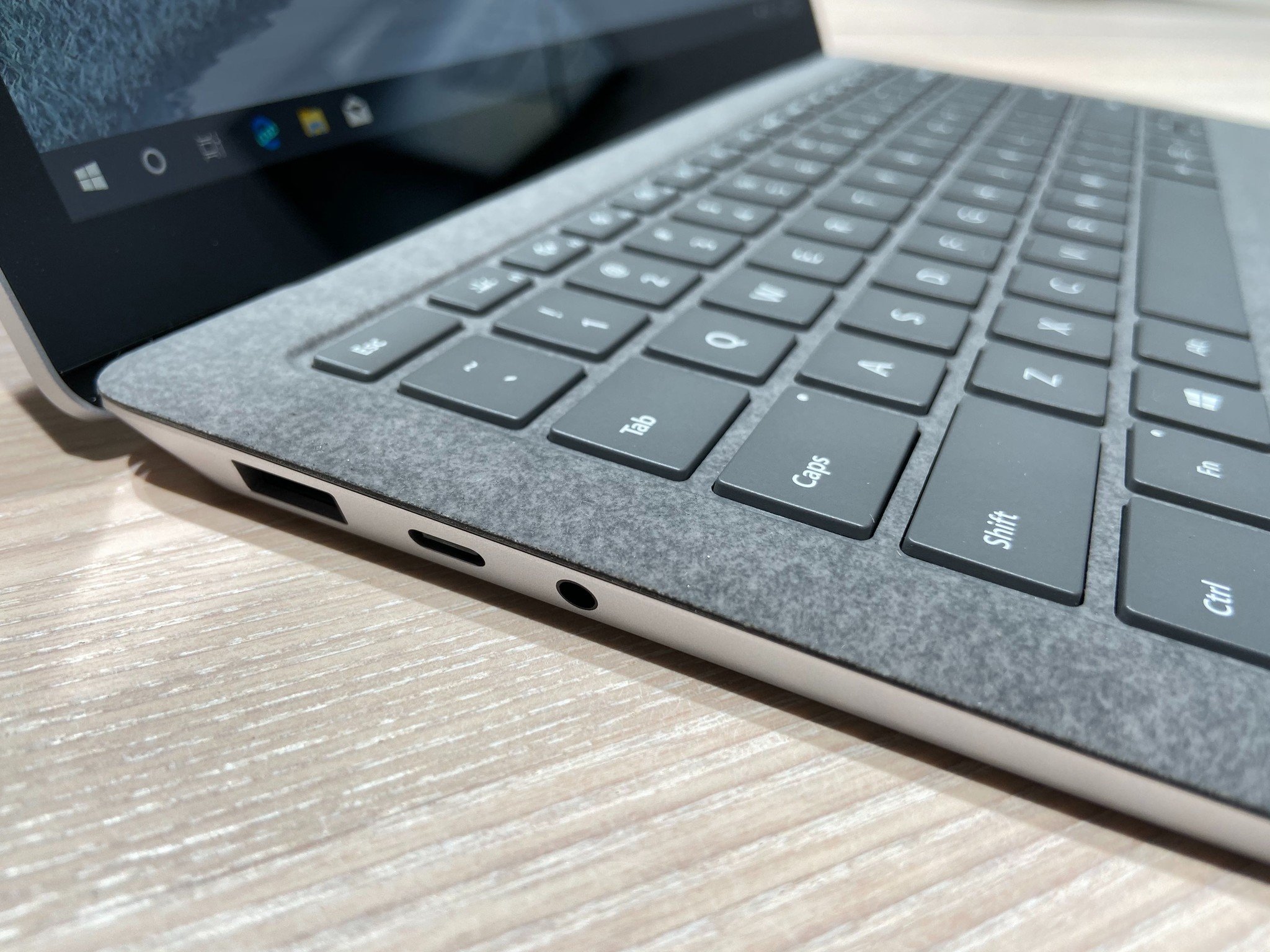 Does Microsoft's Surface Laptop 3 have an Alcantara keyboard 