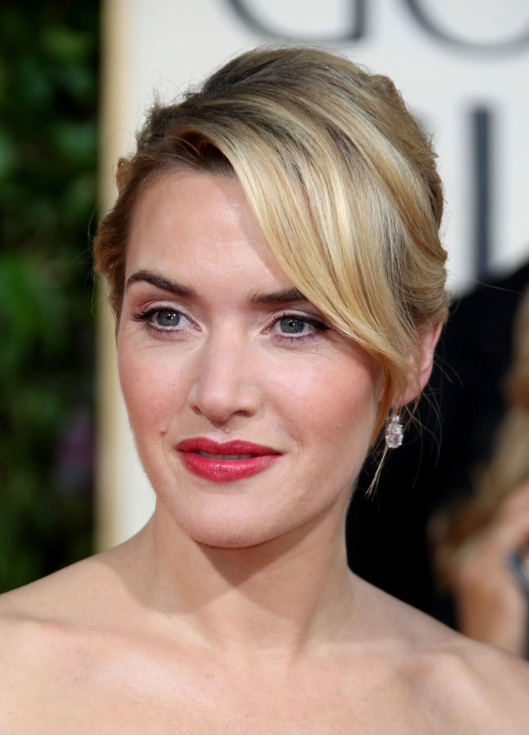Kate Winslet arrives at the 66th Annual Golden Globe Awards held at the Beverly Hilton Hotel on January 11, 2009 in Beverly Hills, California