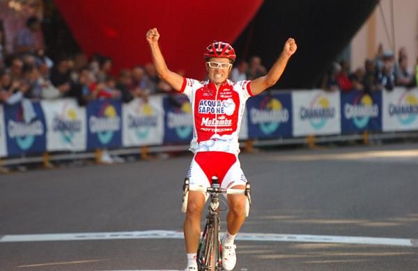 Carlos Betancur (Acqua &amp; Sapone) celebrates his first victory as a professional at the Giro dell'Emilia.