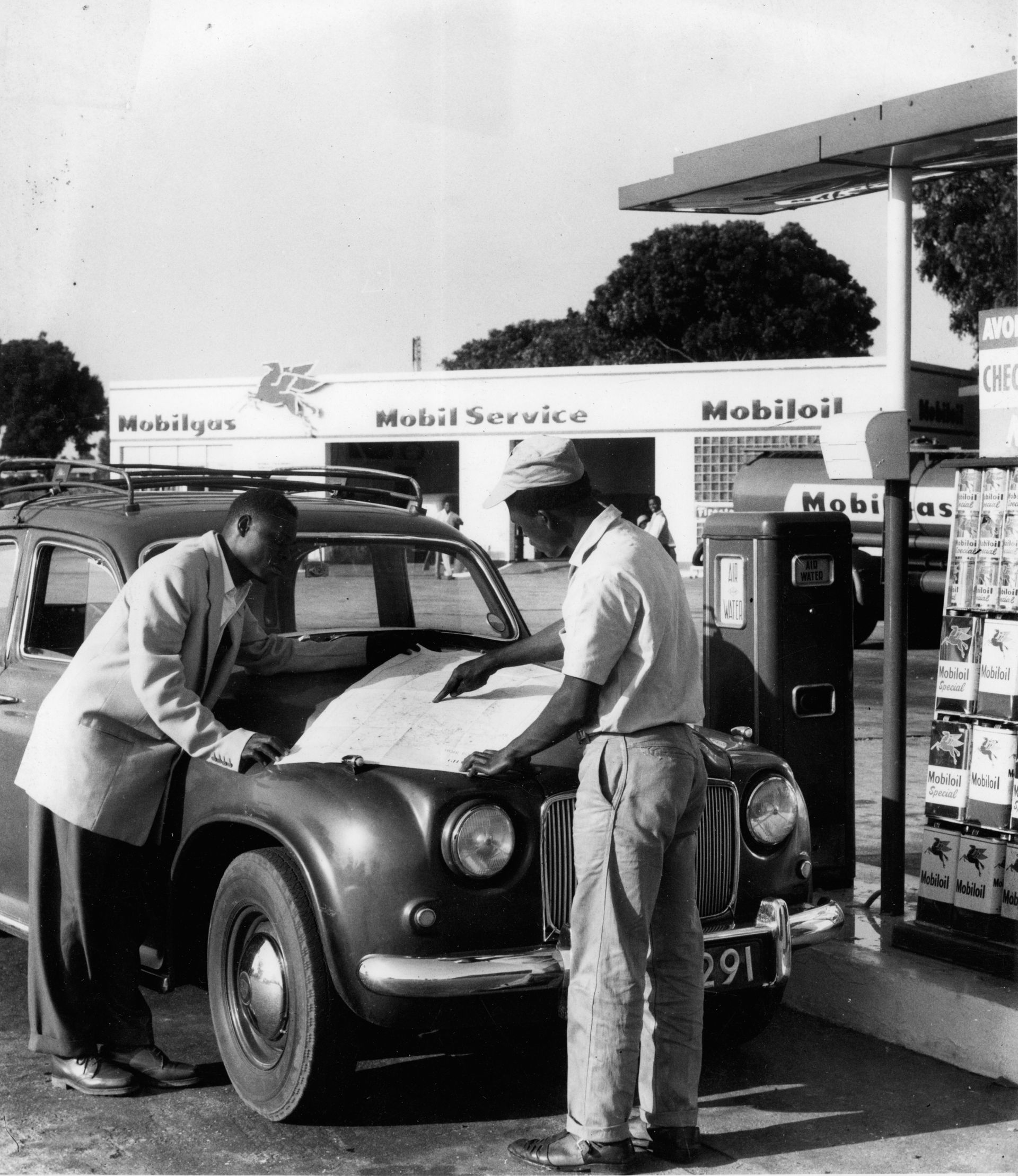 Black and white photograph by JK Bruce-Vanderpuije, part of Efie Gallery Dubai exhibition