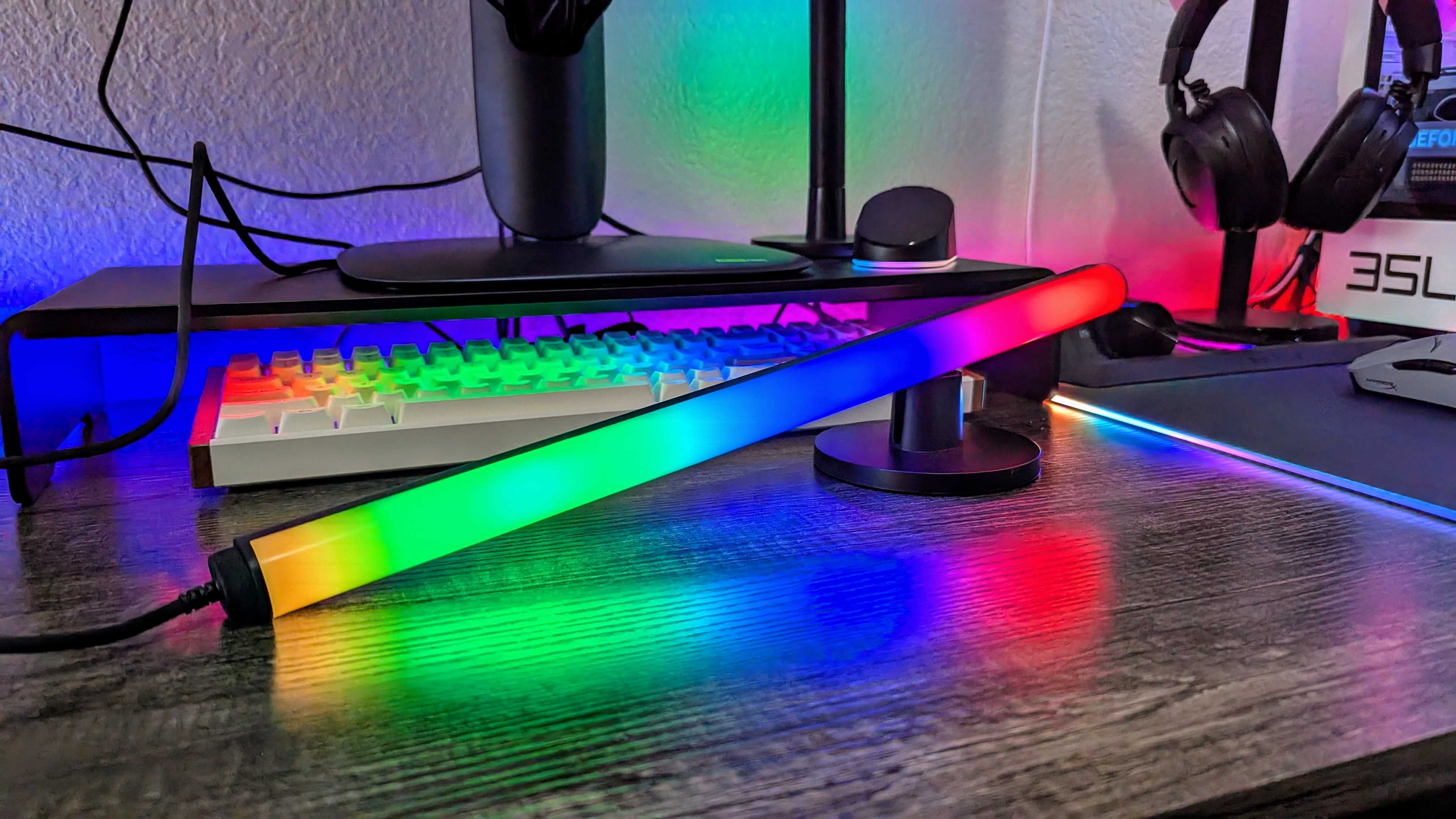 Image of the Razer Aether Standing Light Bars.