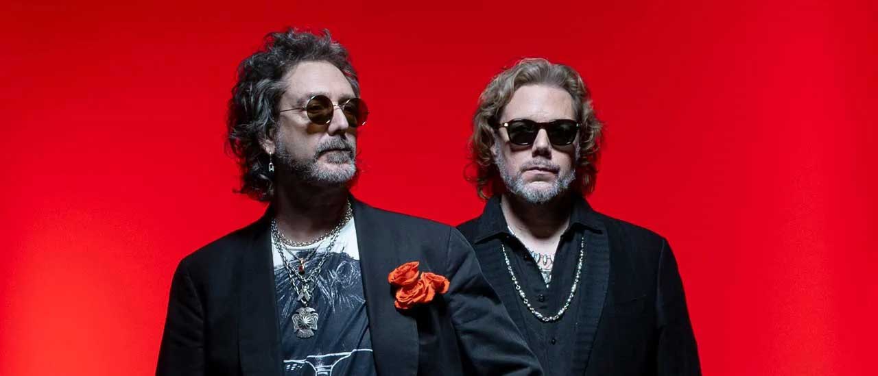 Rich and Chris Robinson publicity photo  