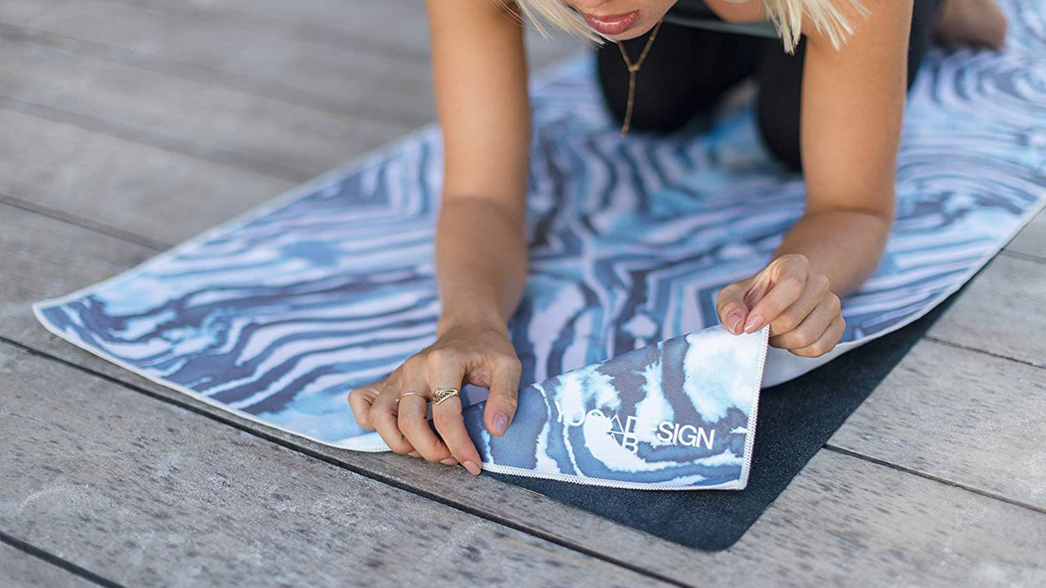 Hot yoga towel with non-slip beads 73 25 | 185x63 cm Hygienic yoga towel overlay for yoga mat NirvanaShape® Non-slip yoga towel