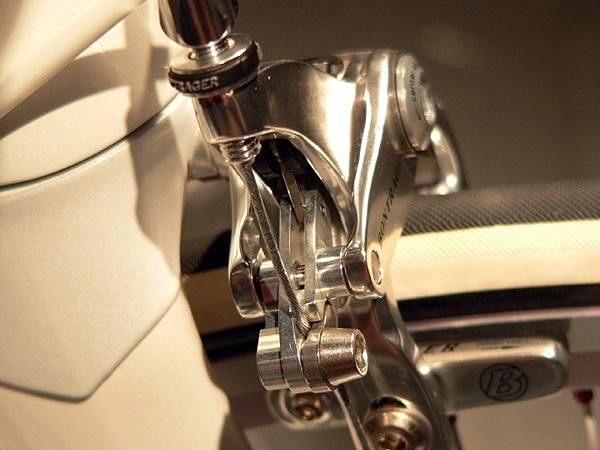 &hellip; but a cleverly engineered linkage system delivers the stopping power of a dual-pivot.
