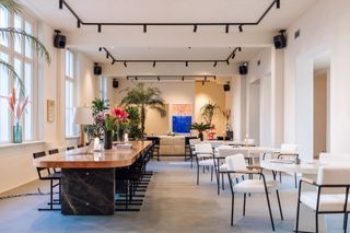 Bar with variety of tables and chairs at the Prinsengracht venue